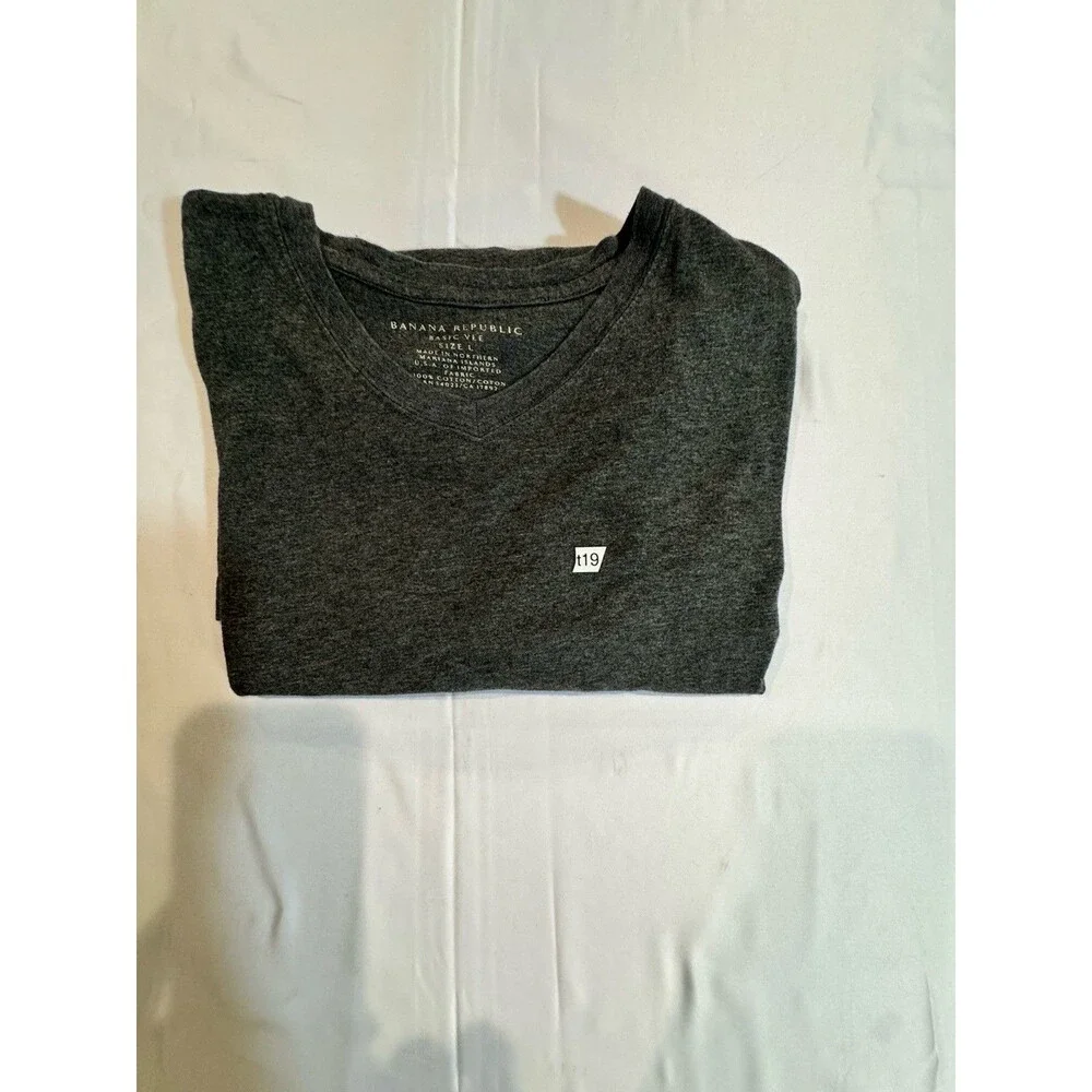 Lot of 4 Men's V-Neck T-Shirts Under Armour Banana Republic C9 Hanes L XL M